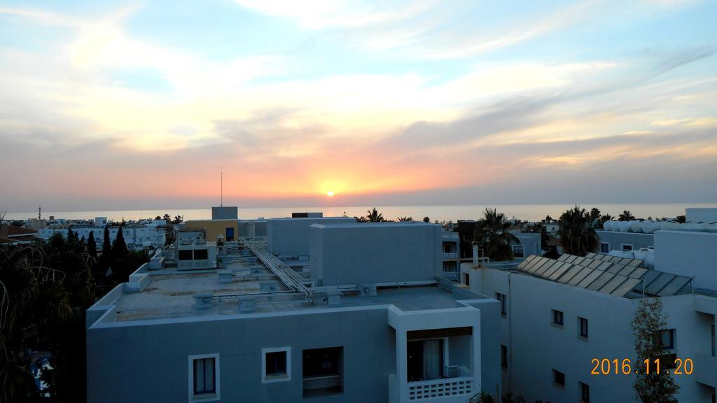 Sea Anemone Apartments Paphos Exteriör bild